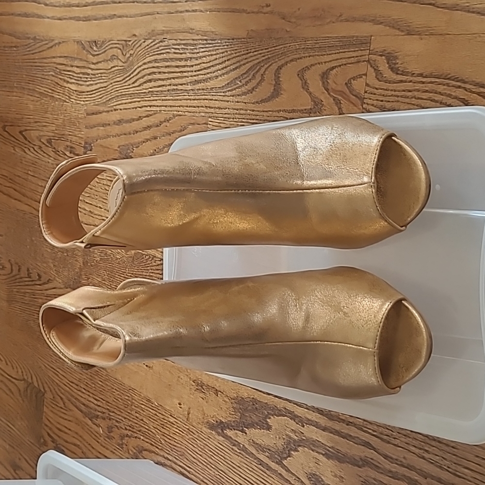 Bought them for my bf wedding. Very comfortable to dance all night long.
